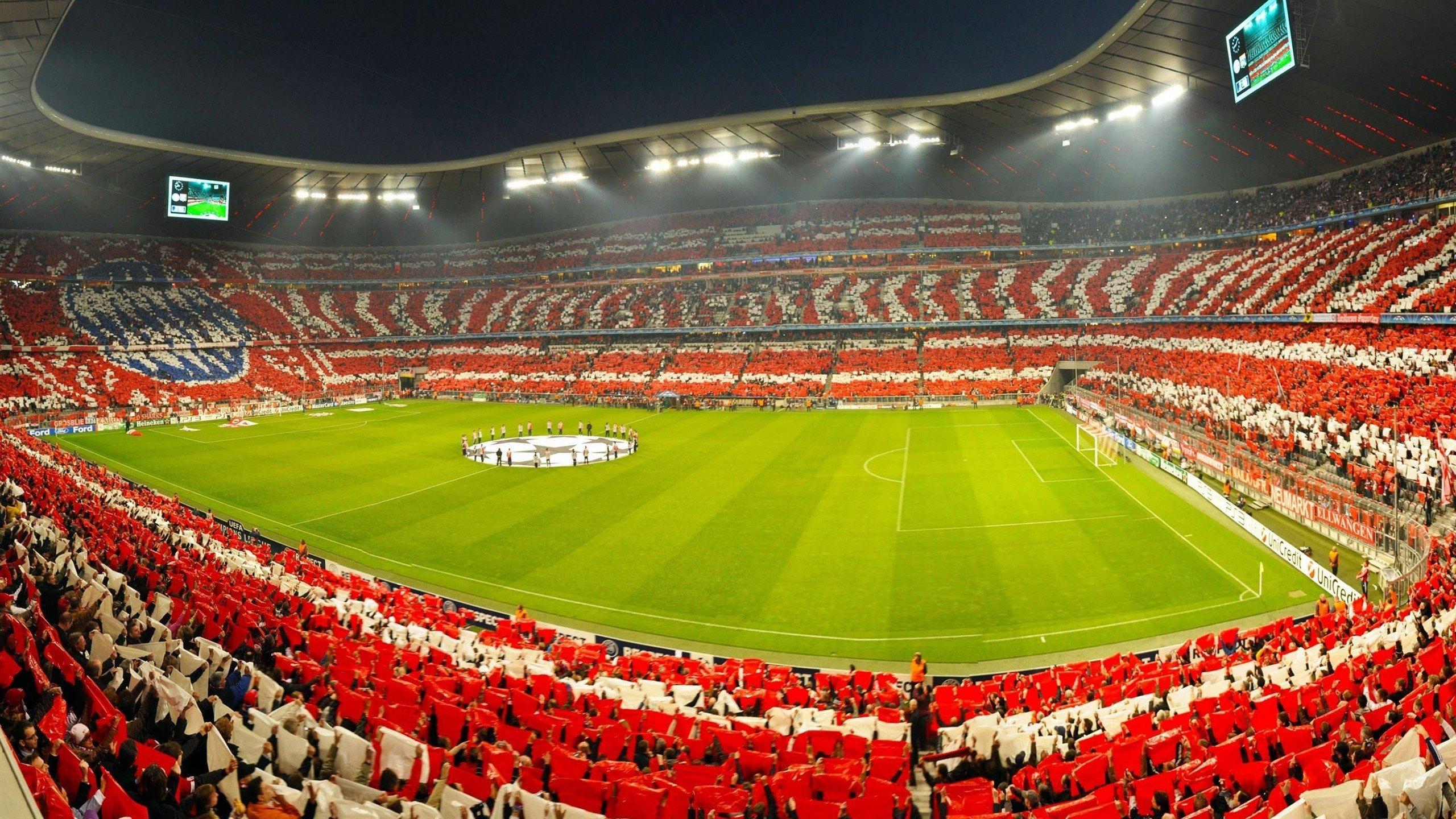 英超联赛激战正酣,曼城逆转利物浦登顶积分榜